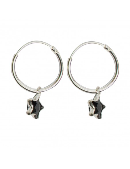 Aro de plata lisa con estrella color negro .