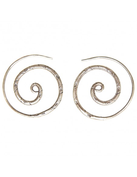 Pendiente espiral étnico de plata .