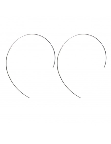 Pendiente de hilo arqueado de plata.