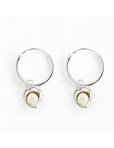 Aro liso de Plata con colgante de Corazón de concha.