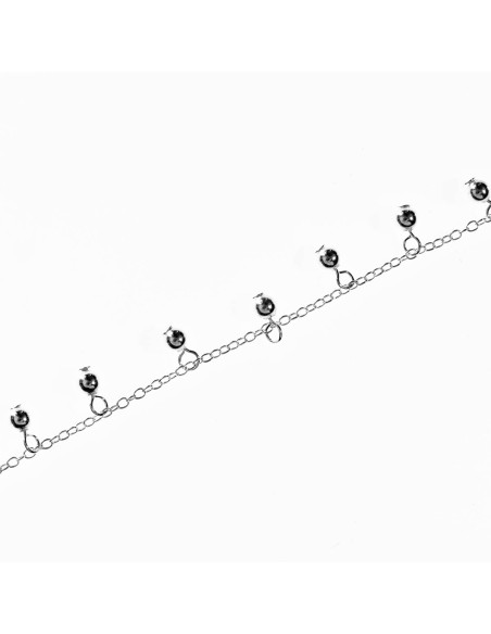 Tobillera de Plata con bolitas colgando.