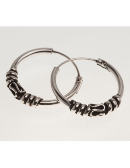 Aros Bali de plata . Diámetro de 1,8x18 mm.