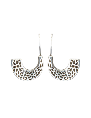 Criolla de plata calada.Tamaño de 18x14x4mm.